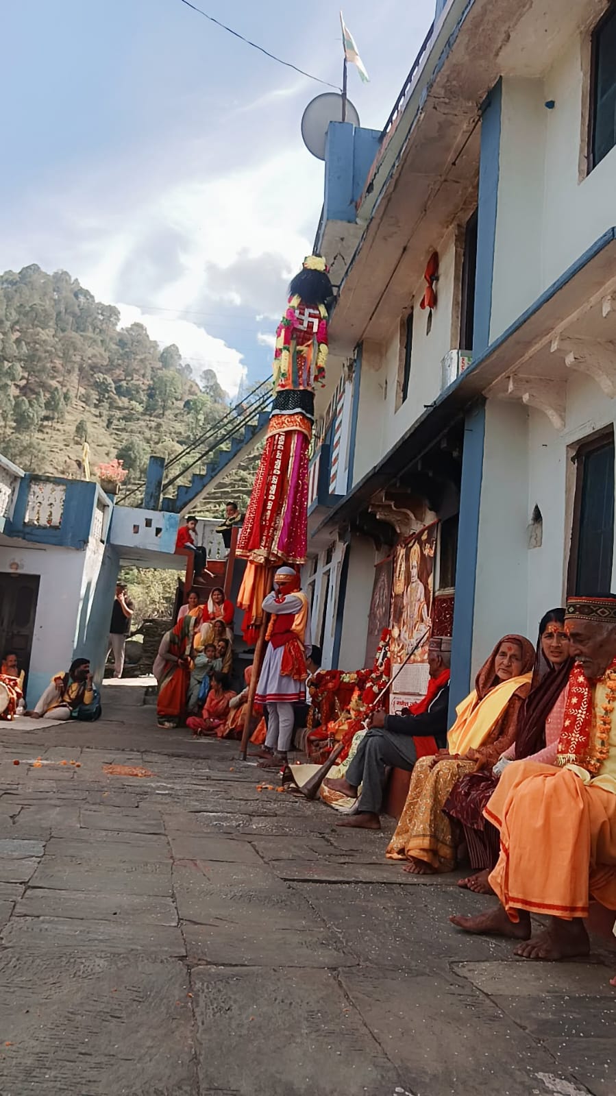 मां जिलासू चंडिका पहुंचीं मेती गांव झिरकोटी, ग्रामीणों ने धूमधाम से किया स्वागत