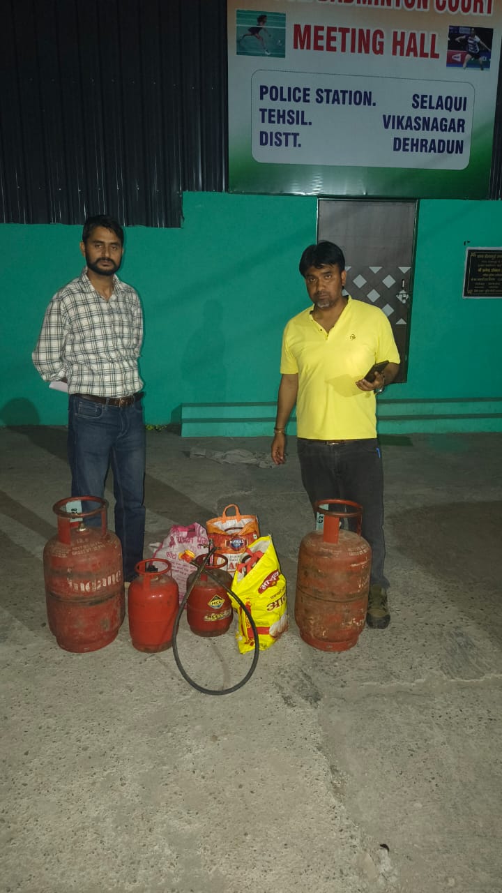 सेलाकुई: अवैध गैस रिफिलिंग पर शिकंजा, पांडेय स्टोर से 7 सिलेंडर और किट जब्त