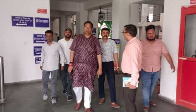 ऋषिकेश: बीकेटीसी अध्यक्ष हेमंत द्विवेदी ने ट्रांजिट कैंप में नव स्थापित कार्यालय का किया औचक निरीक्षण