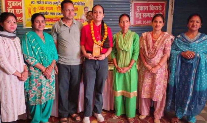 ऋषिकेश: स्वर्गीय राजेश व्यास स्मृति मंच ने 22 मेधावी छात्र-छात्राओं को किया सम्मानित