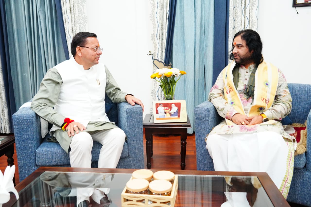 महाराज जी ने चारधाम यात्रा व्यवस्थाओं में सुधार के लिए मुख्यमंत्री की सराहना की