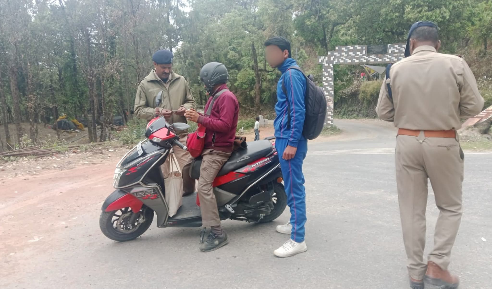 चमोली में “ऑपरेशन प्रहार”: अपराधियों और नियम तोड़ने वालों पर पुलिस का डंडा, एसपी ने दी चेतावनी