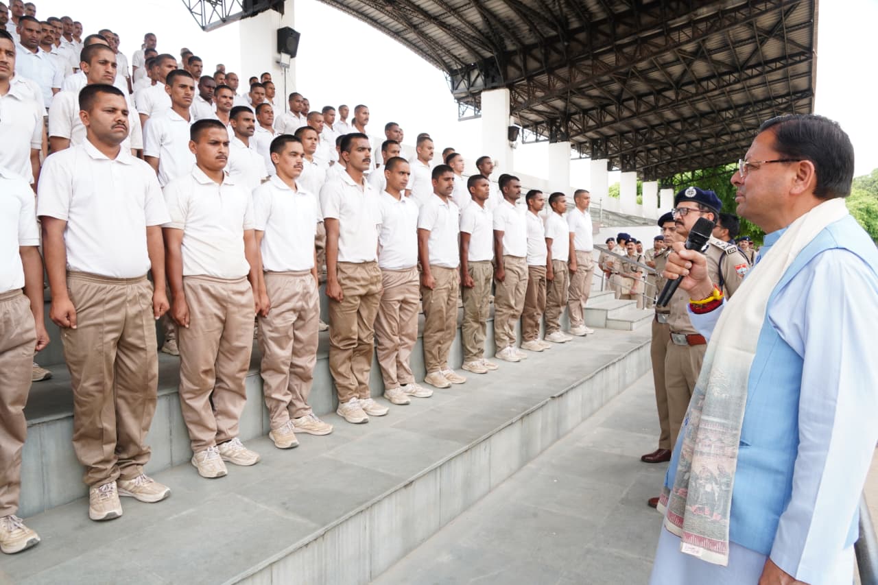 पुलिस लाइन देहरादून में गरजे सीएम धामी: “जनता और पुलिस के बीच समन्वय ही सुरक्षित उत्तराखंड का आधार”