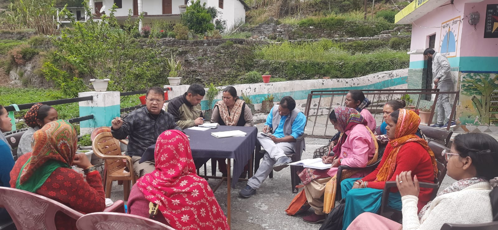 चमोली: देवाल ब्लॉक के गांव खेता में संस्थागत प्रसव के लिए जागरूकता अभियान चलाया गया