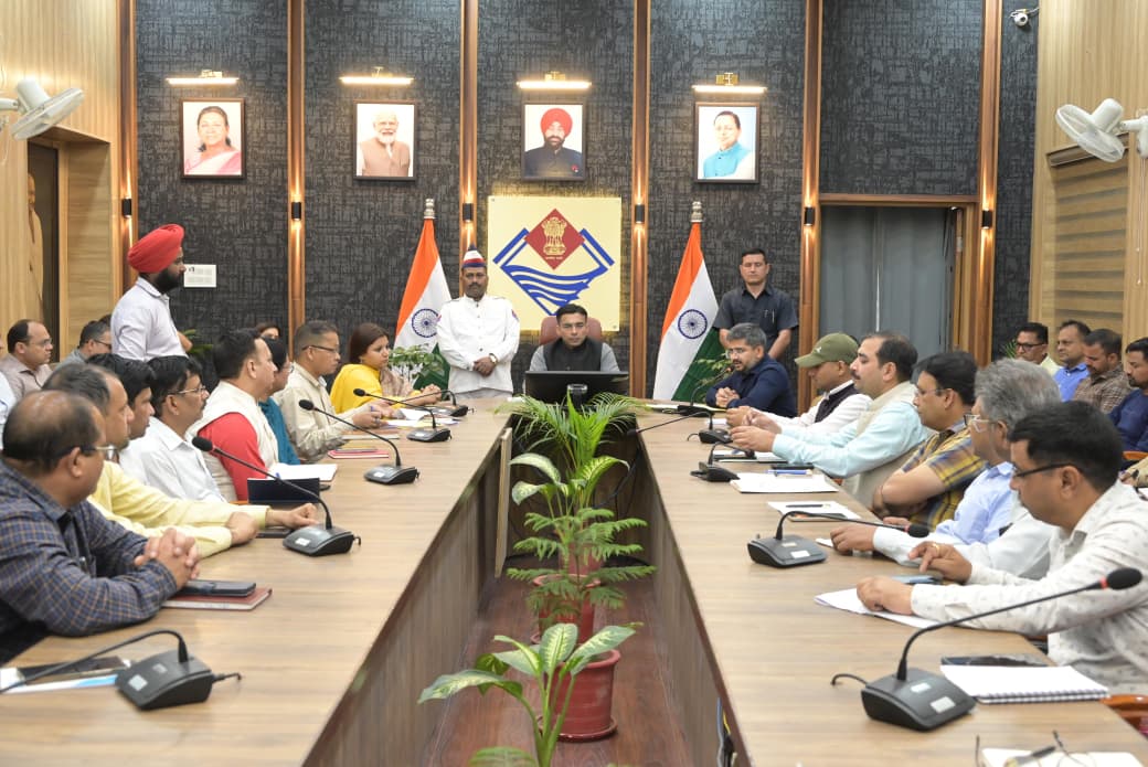 डीएम ने जोनल, सेक्टर और नोडल अधिकारियों संग की अहम बैठक, व्यवस्थाओं को चाक चौंबद रखने के निर्देश