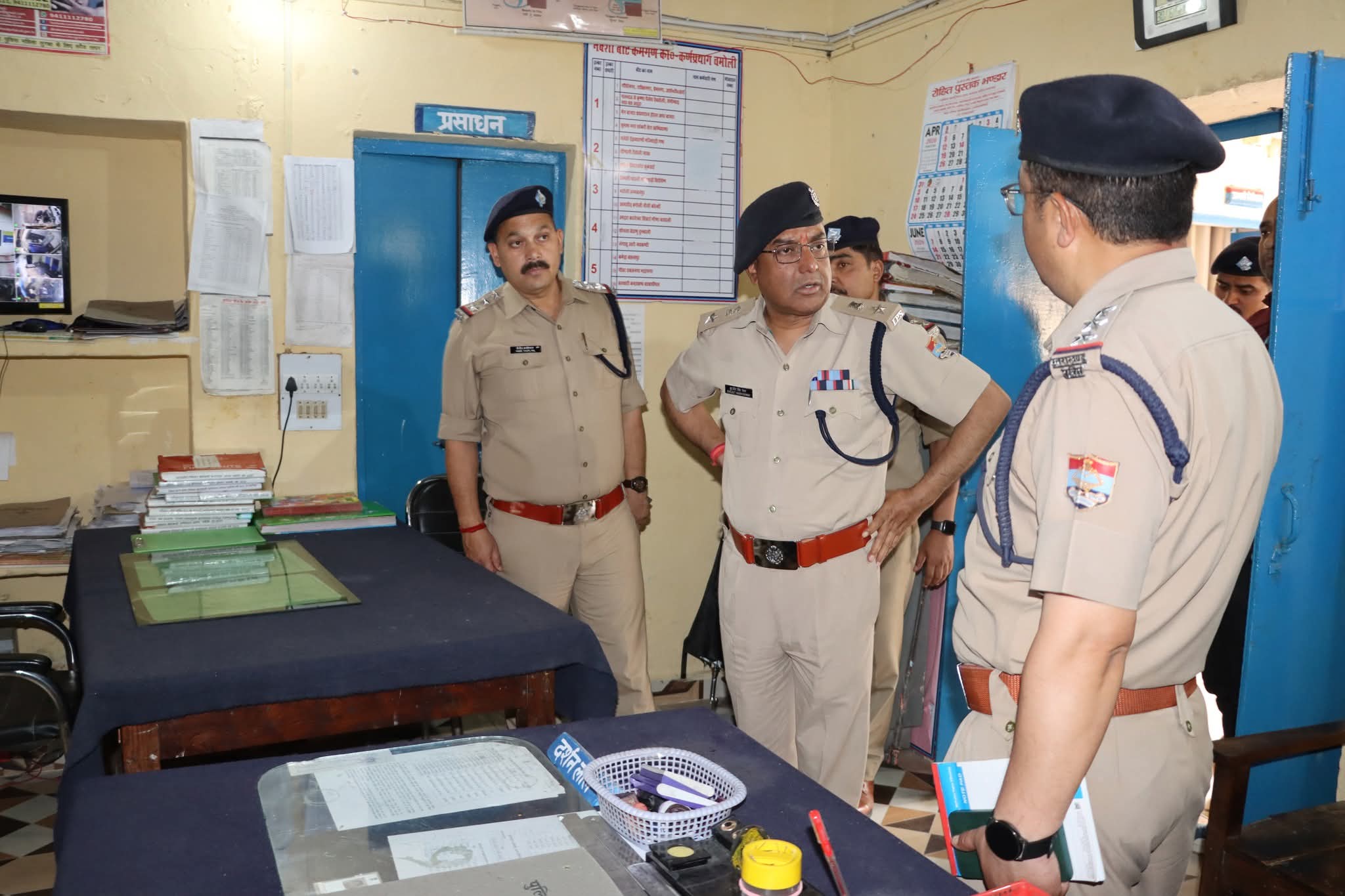 कर्णप्रयाग: एसपी चमोली ने कोतवाली और बाजार चौकी का किया औचक निरीक्षण, भवनों की मरम्मत के दिए निर्देश