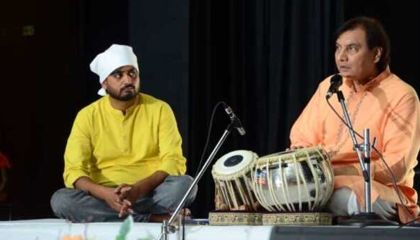 ऋषिकेश: निर्मल आश्रम ज्ञानदान अकादमी में उस्ताद अकरम खान और सुभानअली खाँ की मनमोहक शास्त्रीय संगीत प्रस्तुति