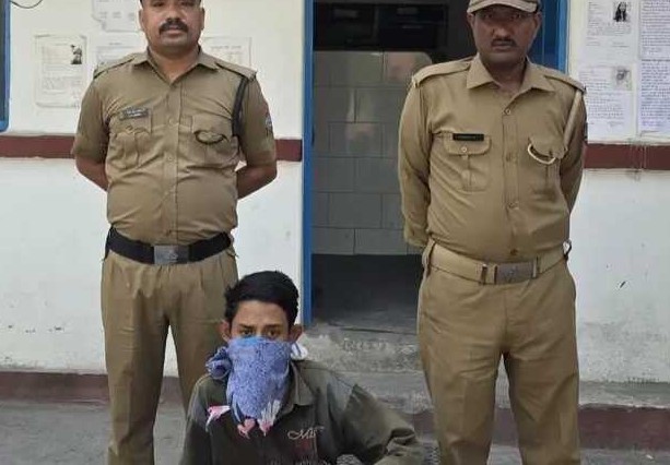 रुद्रपुर: मोहल्ले में तलवार लहराकर दहशत फैलाने वाला ‘खरगोश’ गिरफ्तार