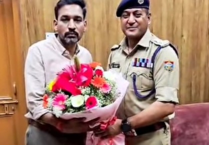 देहरादून: एसएसपी प्रमेन्द्र सिंह डोबाल ने नए DM आशीष चौहान से की शिष्टाचार मुलाकात