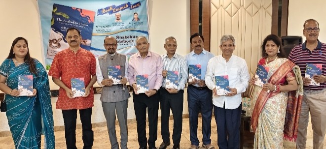 डॉ. संजय दास और डॉ. प्रज्ञा त्रिपाठी की गाइड सर्पदंश प्रबंधन को देगी नई दिशा