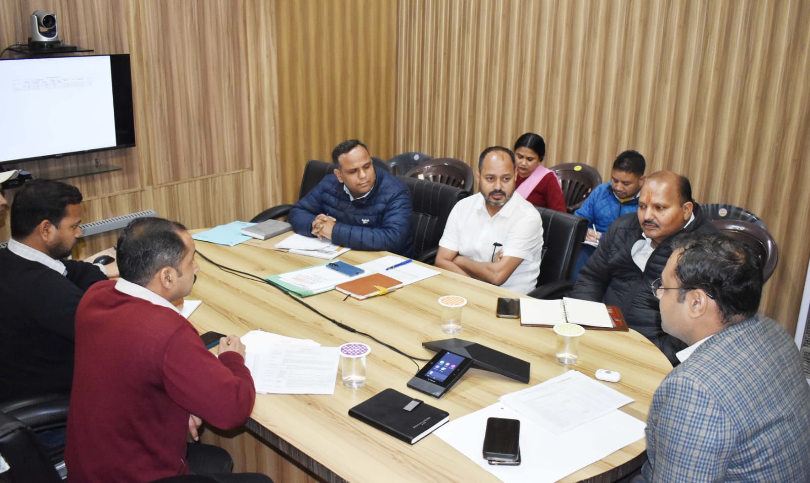 चमोली: जिलाधिकारी की अध्यक्षता में पीएमजीएसवाई पोखरी डिवीजन की समीक्षा बैठक आयोजित