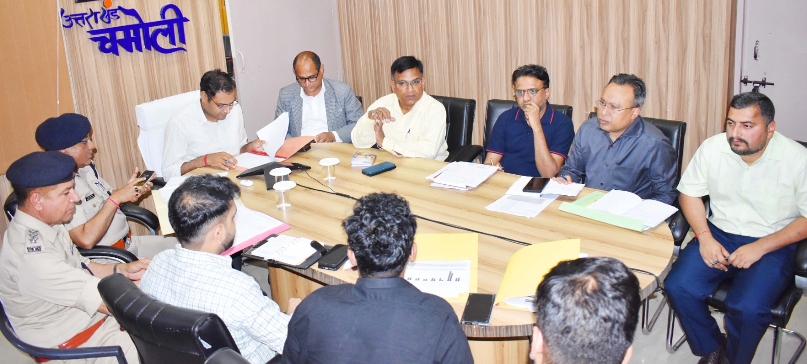 चमोली: सर्वोच्च न्यायालय के आदेश पर राष्ट्रीय राजमार्ग सुरक्षा की समीक्षा बैठक आयोजित