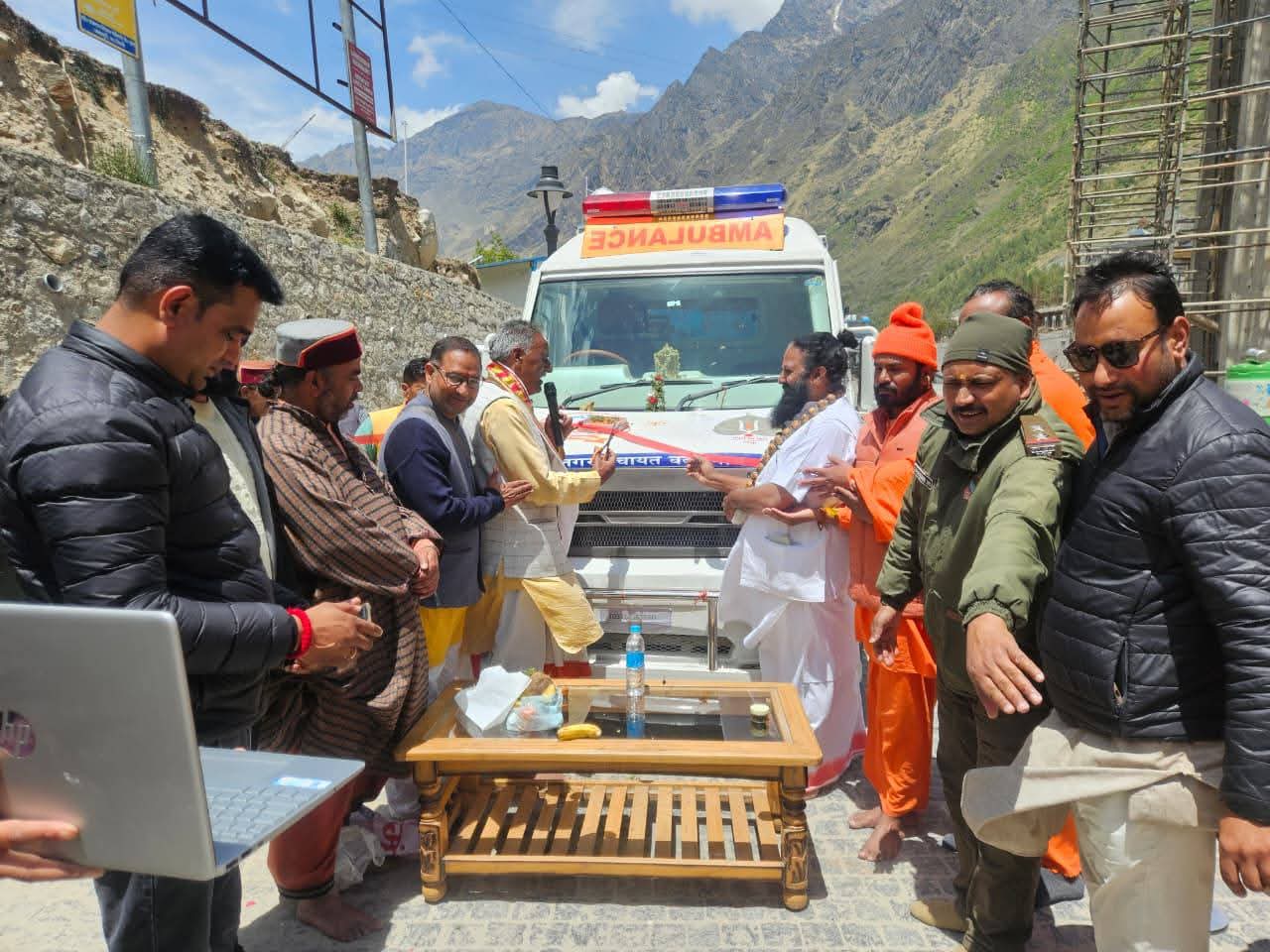 चमोली: बद्रीनाथ धाम को मिली हाईटेक एंबुलेंस, डीप फ्रीजर मोर्चरी कम्पार्टमेंट भी खास