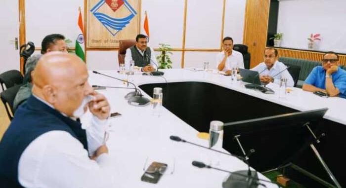 देहरादून: भूमि संसाधनों के बेहतर प्रबंधन और डिजिटलीकरण पर सचिव समिति की बैठक