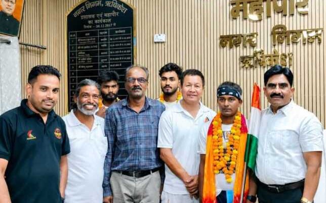 ऋषिकेश: महापौर शंभू पासवान ने ‘भारत बचाओ आंदोलन’ का किया समर्थन, अजय यादव का किया स्वागत