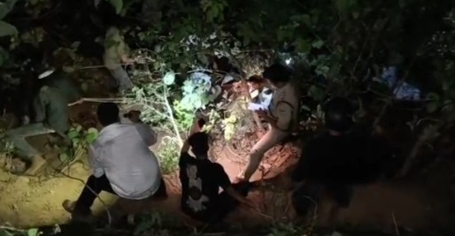 कालाढूंगी: पर्यटकों की गाड़ी खाई में गिरी, 2 महिलाओं की मौत, 25 से अधिक घायल