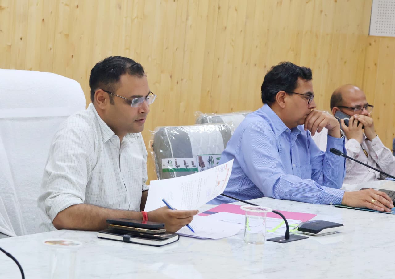 चमोली: जिलाधिकारी गौरव कुमार की जनता मिलन में 40 शिकायतें दर्ज, अधिकांश का मौके पर समाधान