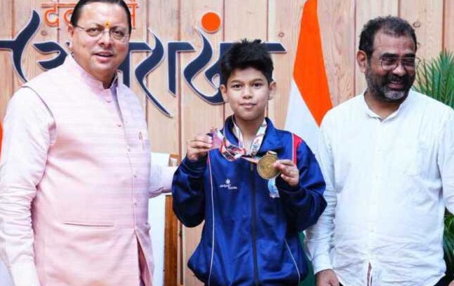 देहरादून: सीएम धामी ने 11 वर्षीय कराटे खिलाड़ी क्रियांश कौशिक को किया सम्मानित