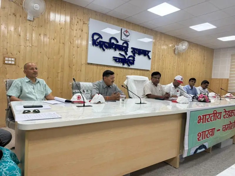चमोली: जिलाधिकारी गौरव कुमार ने जनता मिलन में सुनीं 16 शिकायतें, त्वरित निस्तारण के दिए निर्देश