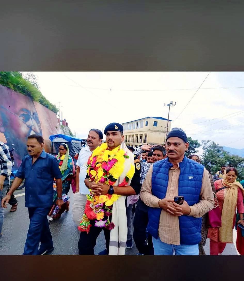 चमोली: एवरेस्ट फतह करने वाले एनएसजी कमांडो राहुल नेगी का पोखरी में भव्य स्वागत