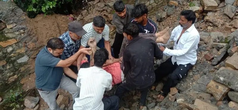 चमोली: नारायणबगड़ सीएचसी में बाउंड्रीवाल गिरने से चिकित्सा प्रभारी की मौत