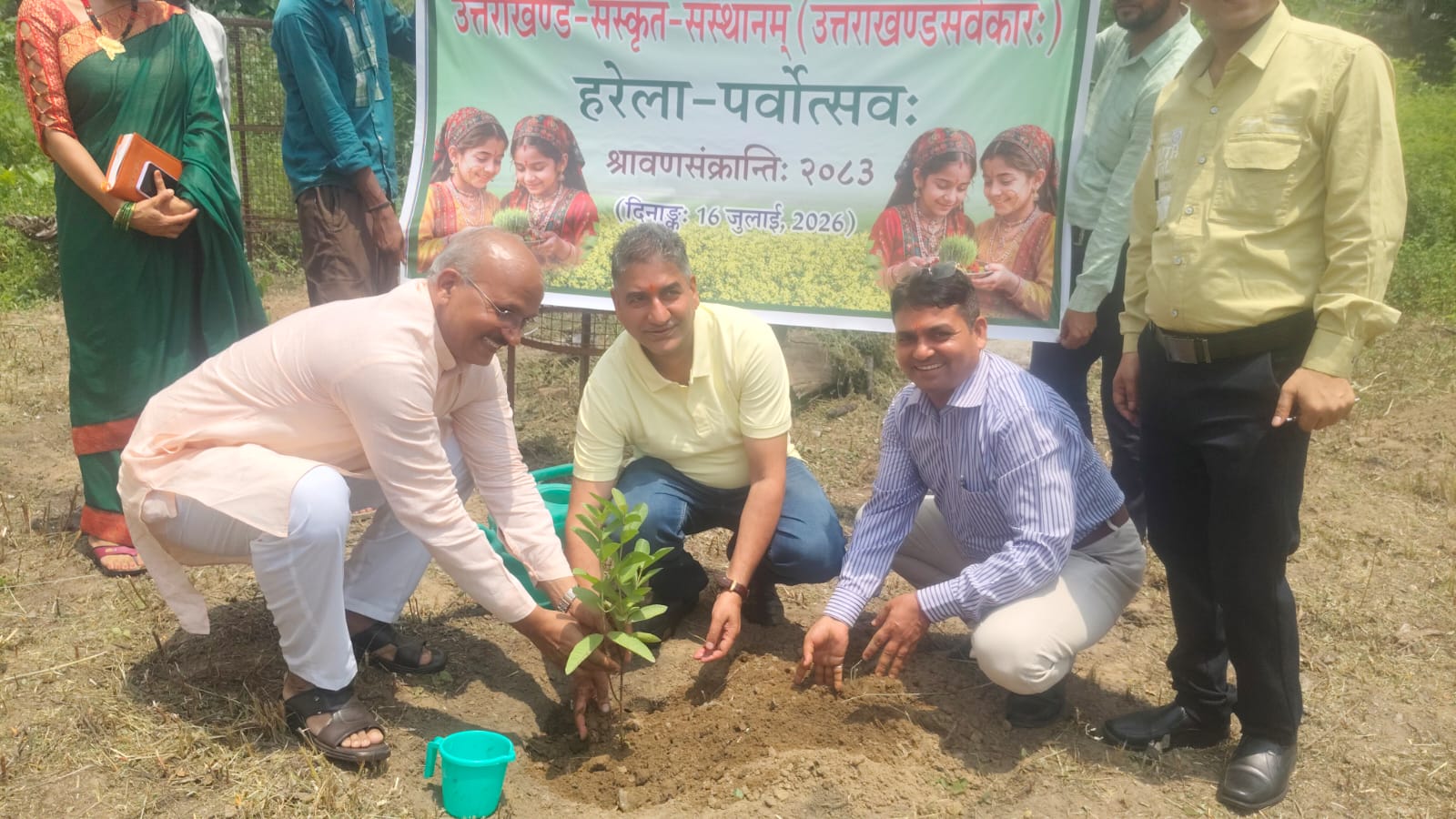 हरिद्वार: हरेला पर्व पर संस्कृत संस्थान में वृक्षारोपण, सचिव दीपक कुमार ने रोपे पौधे