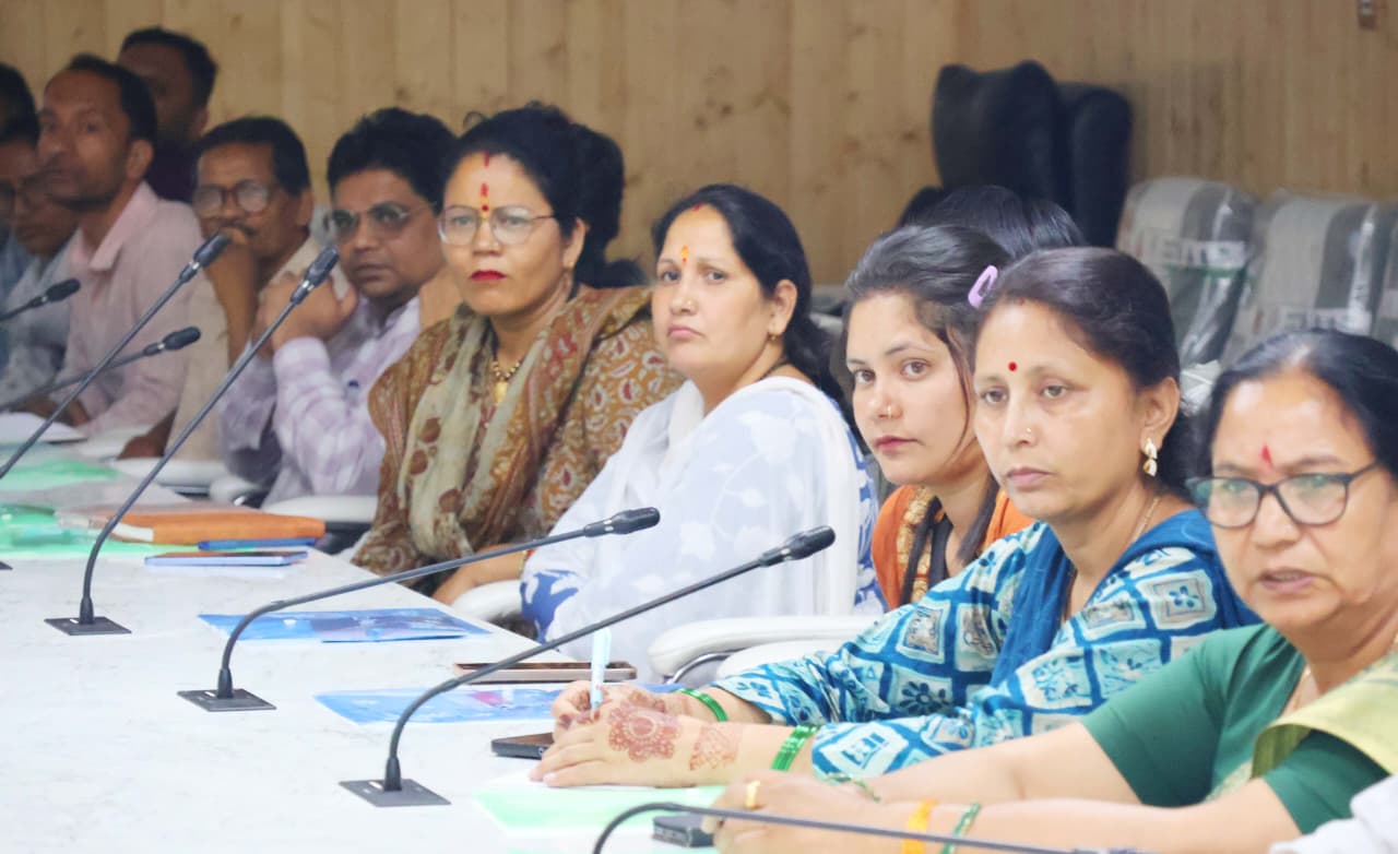 चमोली में बाल कल्याण योजनाओं की समीक्षा, डीएम ने पात्र बच्चों को लाभ दिलाने के दिए निर्देश