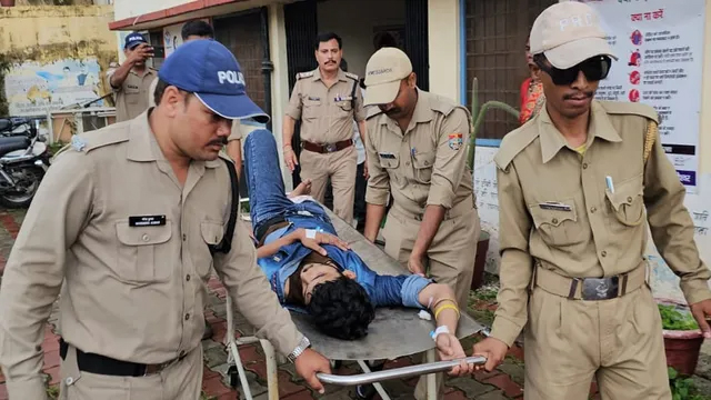 बागेश्वर: सेना के वाहन और स्कूटी की टक्कर में दो युवक गंभीर रूप से घायल