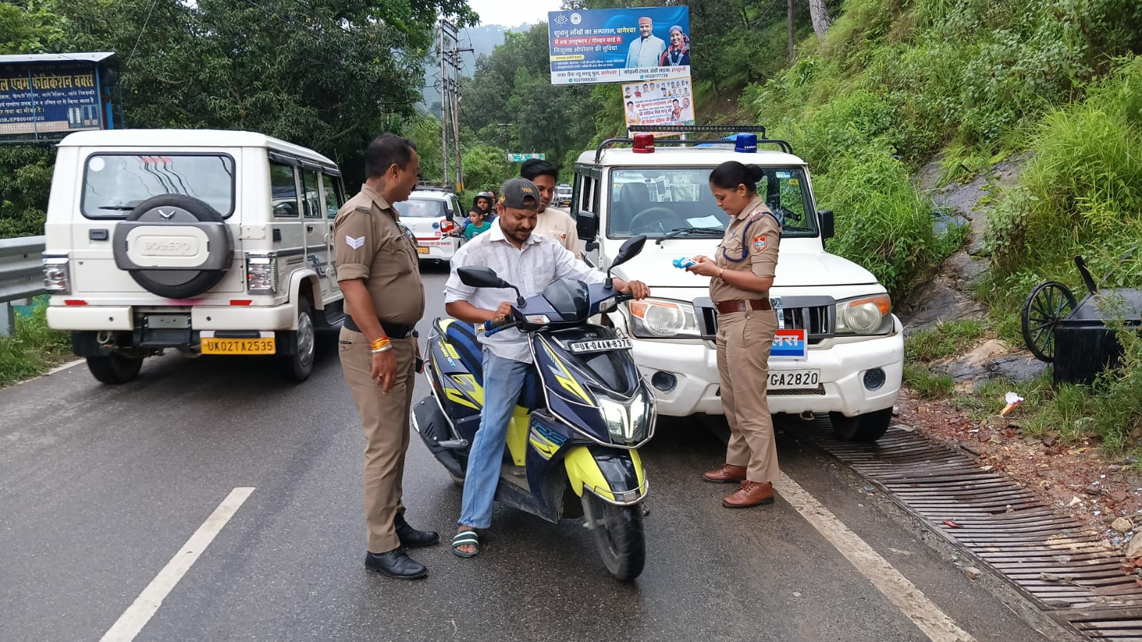 बागेश्वर में ‘ऑपरेशन प्रहार’: 20 वाहनों पर कार्रवाई, 6 शांति भंग करने वालों के चालान