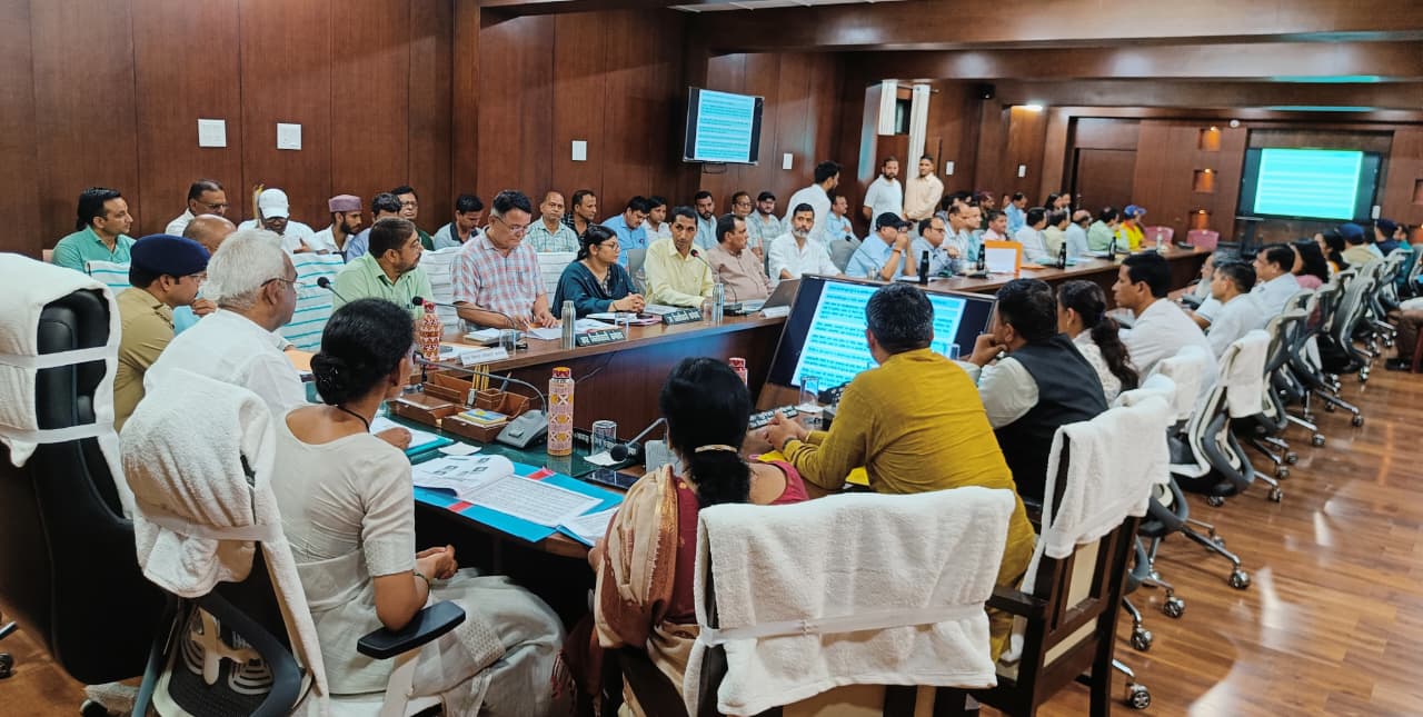 बागेश्वर में आपदा तैयारियों की समीक्षा, मंत्री मदन कौशिक ने अधिकारियों को अलर्ट रहने के दिए निर्देश