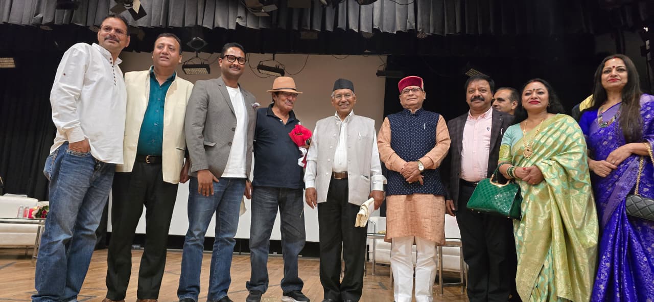 देहरादून: नरेंद्र सिंह नेगी के गीतों का अंग्रेजी अनुवाद, ‘ब्राइडल इमोशन’ पुस्तक का विमोचन