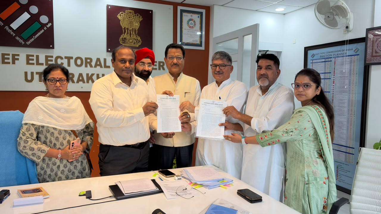 देहरादून में SIR प्रक्रिया को लेकर कांग्रेस प्रतिनिधिमंडल ने मुख्य निर्वाचन अधिकारी से की मुलाकात