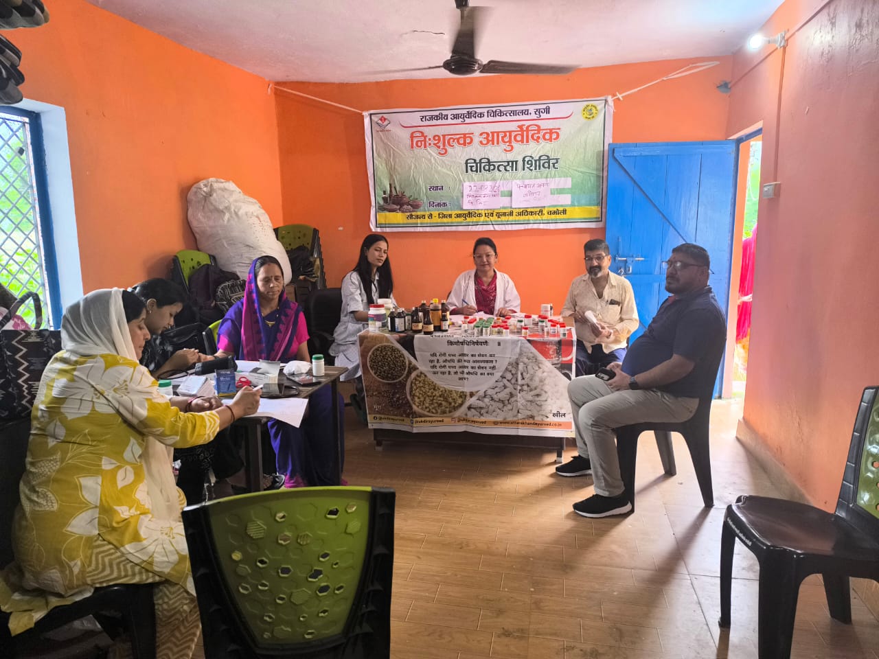 चमोली: बमोथ में निशुल्क स्वास्थ्य शिविर आयोजित—36 मरीजों का हुआ परीक्षण, दवाइयाँ वितरित