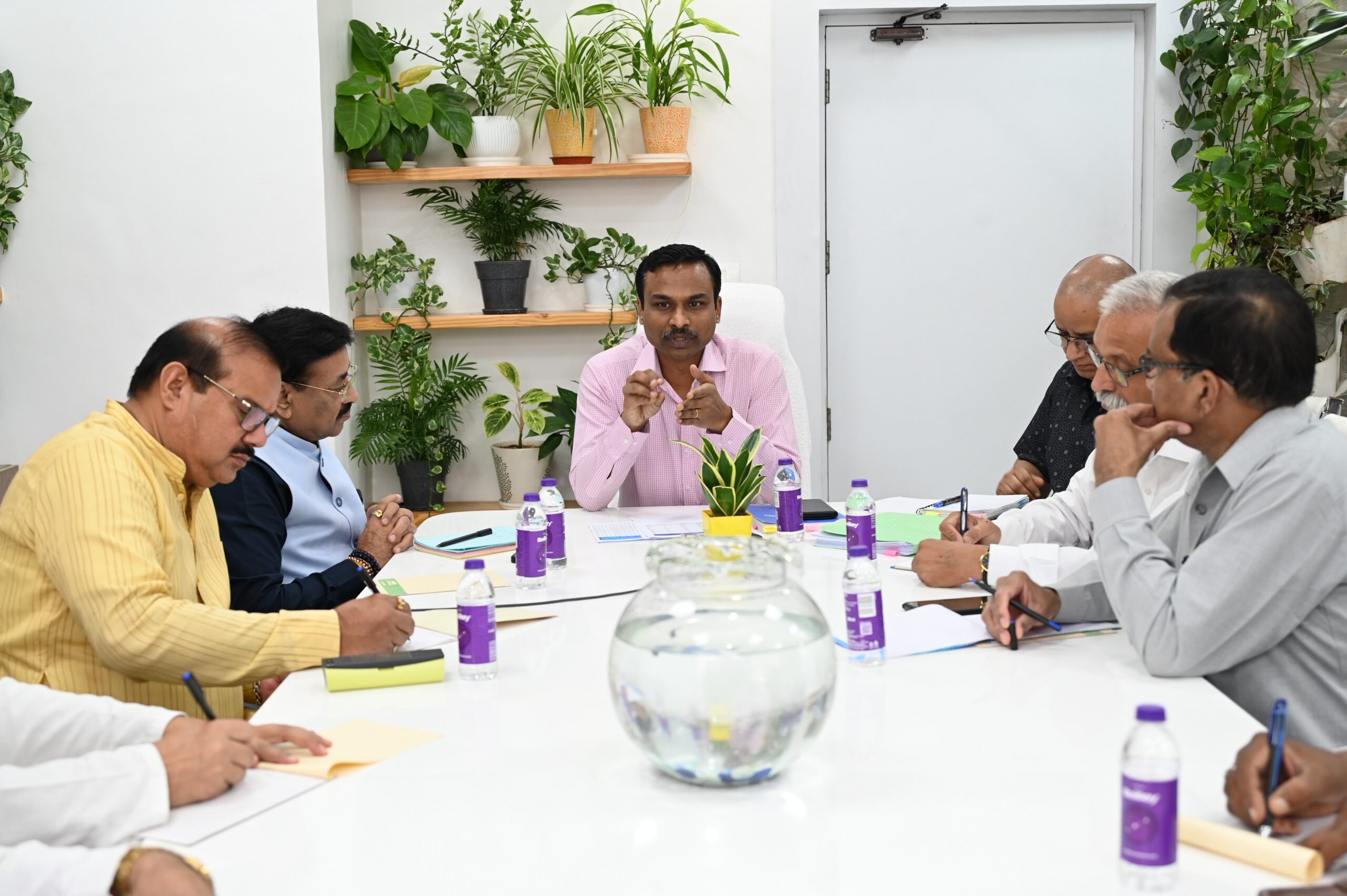 SIR कार्यक्रम की प्रगति पर राजनीतिक दलों के साथ बैठक—24 लाख मतदाताओं को नोटिस, 15 लाख पर सुनवाई पूरी
