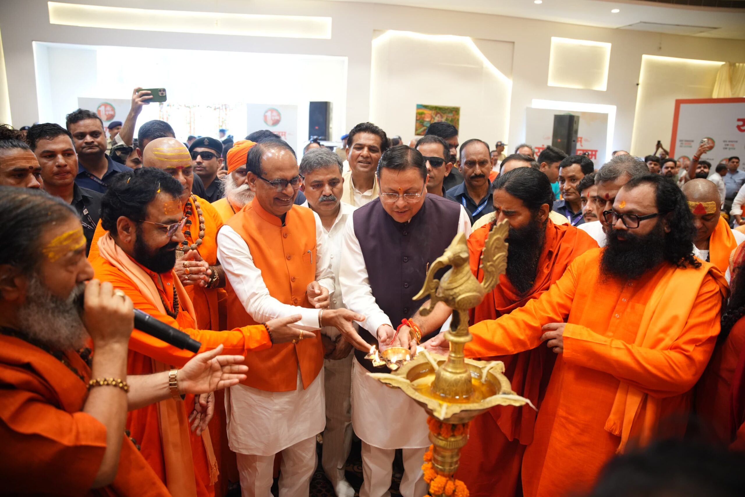 हरिद्वार: संत समागम में शिवराज सिंह चौहान ने ‘एक राष्ट्र-एक चुनाव’ पर बहस की—संतों से जनजागरण की अपील