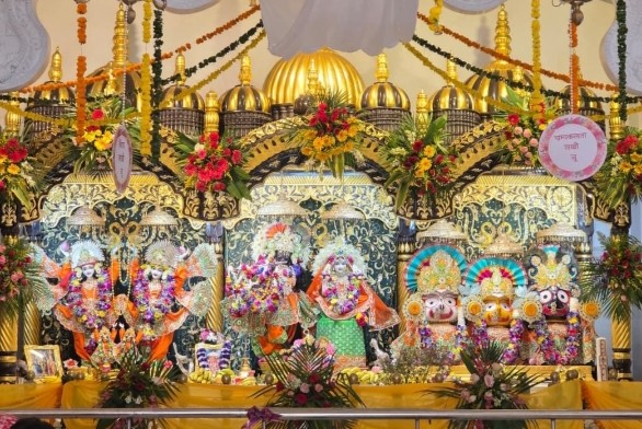 ऋषिकेश: नव मधुबन आश्रम में राधा रानी का जन्मोत्सव हर्षोल्लास के साथ मनाया गया—दुर्लभ चरण दर्शन का मिला अवसर