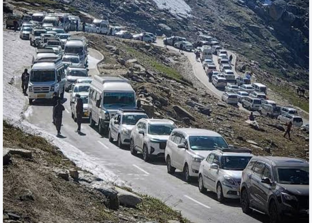 गोचर: पितृ पक्ष के चलते चारधाम यात्रा में श्रद्धालुओं की संख्या में अचानक इजाफा—ऋषिकेश से बदरीनाथ तक वाहनों का बढ़ा दबाव